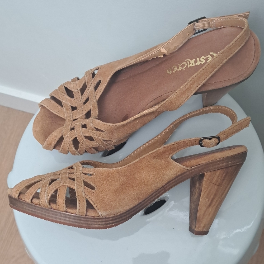 Strada Women's Tan Slingback Heels